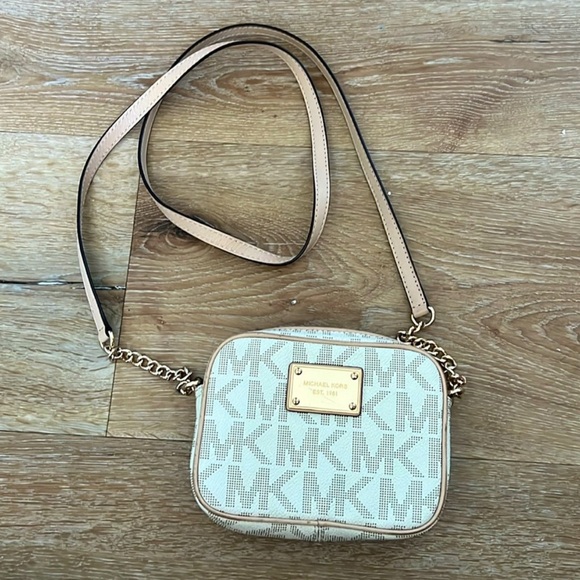 Michael Kors Handbags - Michael Kors Vanilla Crossbody Bag